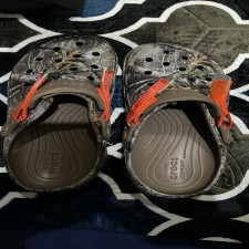 (SIAP KIRIM) CROCS Brown motif (M11)